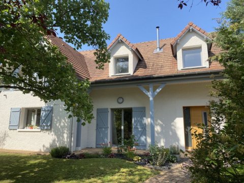 Maison spacieuse avec cinq chambres, au calme à Asnières-Lès-Dijon, terrasses sans vis à vis, jardin arboré et garage, Dijon, ARYA Immobilier