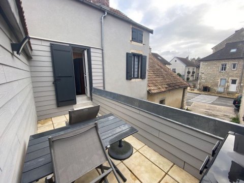 Charmante maison en pierre avec quatre chambres, grand balcon et garage, Fleurey-sur-Ouche, Dijon, ARYA Immobilier
