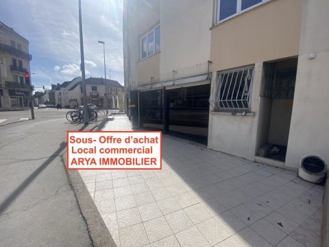 Local commercial de 103 m² proche wilson, avec terrasse, entrepôt cave, 3 stationnements privés., Dijon, ARYA Immobilier