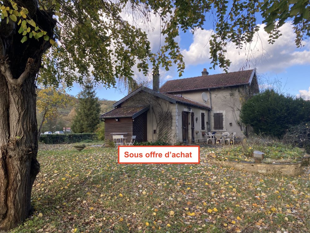 Maison en pierre située sur terrain plat arboré de 1036 m² et dépendances à SAINT-VICTOR-SUR-OUCHE, Dijon, ARYA Immobilier