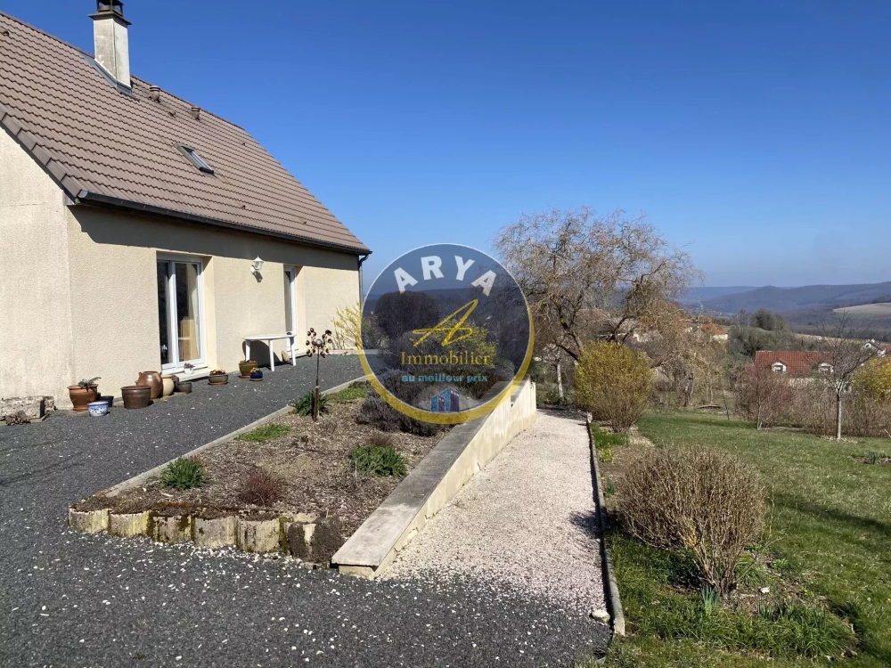 Maison avec belle vue à Gergueil, 4 chambres, grand terrain et sous-sol complet, ARYA Immobilier, estimation gratuite sous 48 h