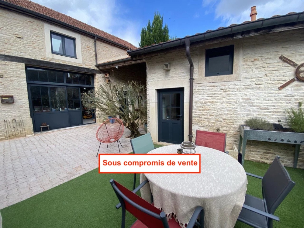 Maison en pierre avec cachet au calme d'une impasse à Messigny-et-Vantoux, belle terrasse, vaste atelier, cave voûtée, Dijon, ARYA Immobilier