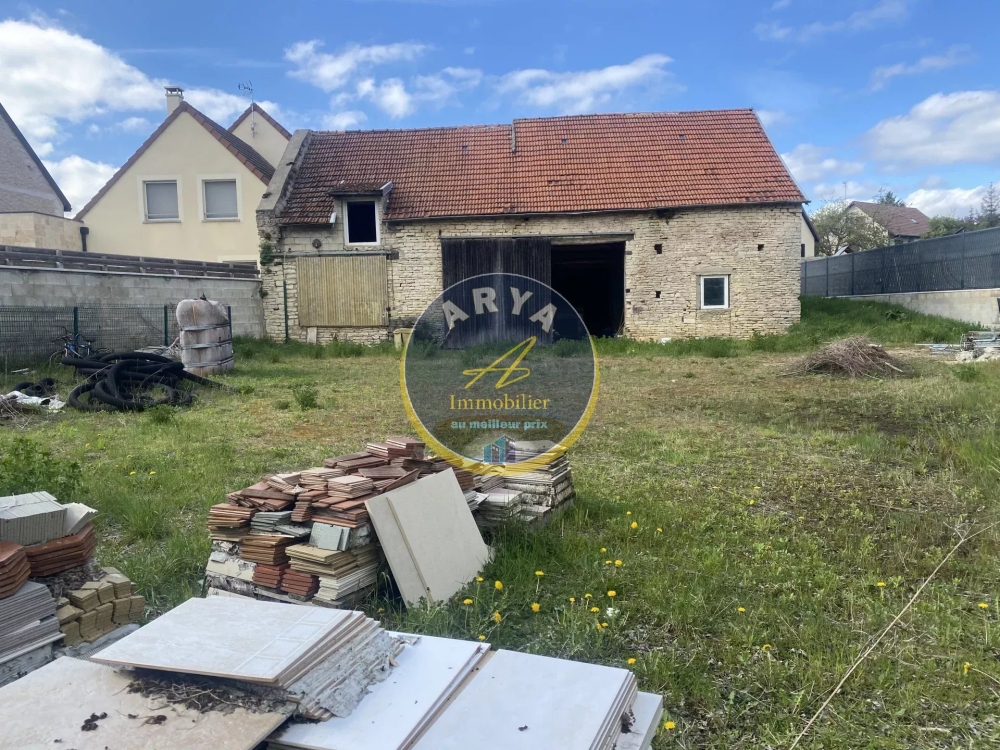 Belle grange en pierre à rénover avec jardin à Darois, ARYA Immobilier, estimation gratuite sous 48 H