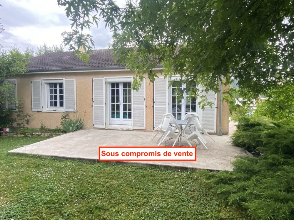 Belle maison de plain-pied, belle terrasse intime, beau terrain clos de 1000 m2, 4 chambres, garage, sous -sol complet, à Fleurey-sur-Ouche, Dijon, ARYA Immobilier
