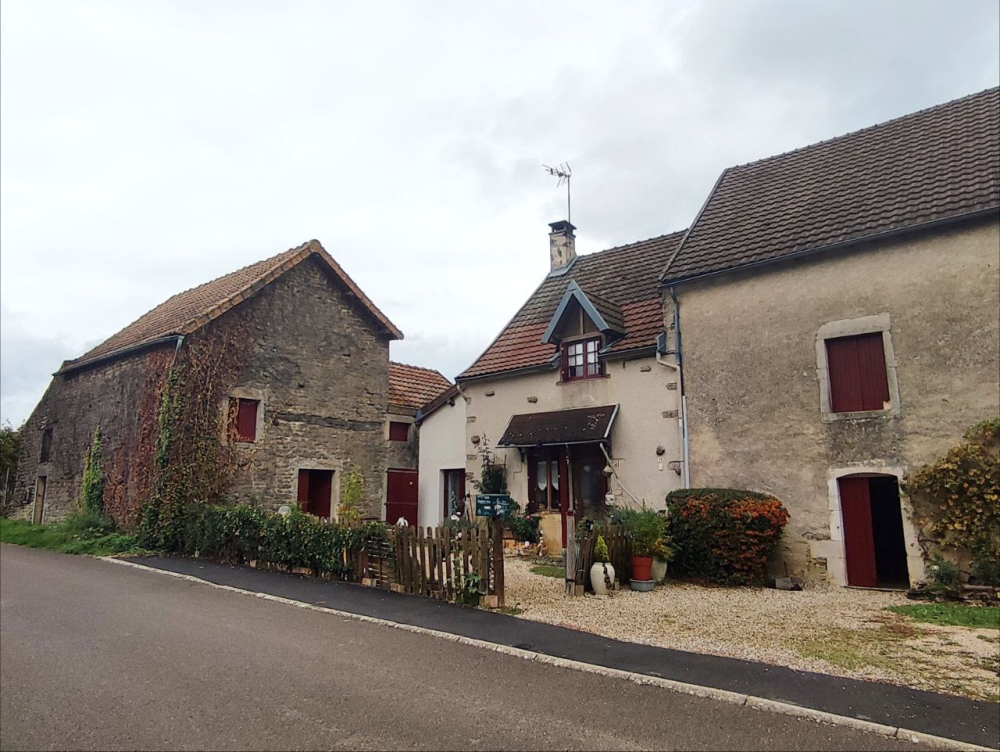 Belle maison en pierre avec de grandes dépendances, Dijon, ARYA Immobilier
