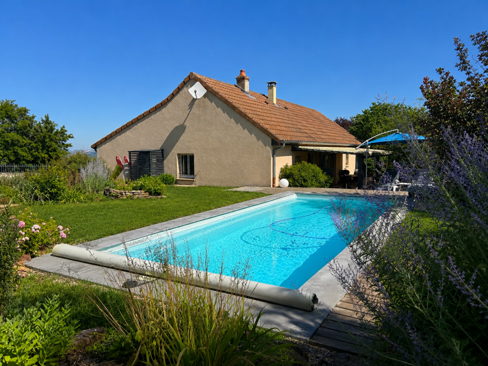 MAISON DE PLAIN-PIED AVEC PISCINE, ATELIER ET DÉPENDANCES – ENVIRONNEMENT CALME ET PRÉSERVÉ, Dijon, ARYA Immobilier