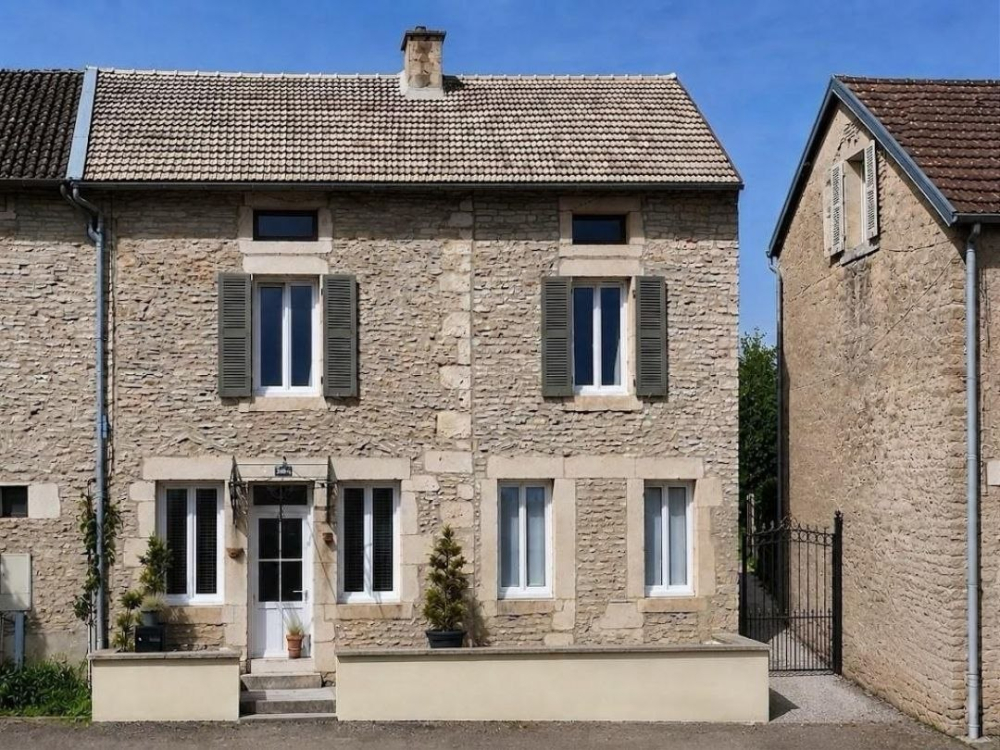 Ancienne maison en pierre avec jardin , Dijon, ARYA Immobilier