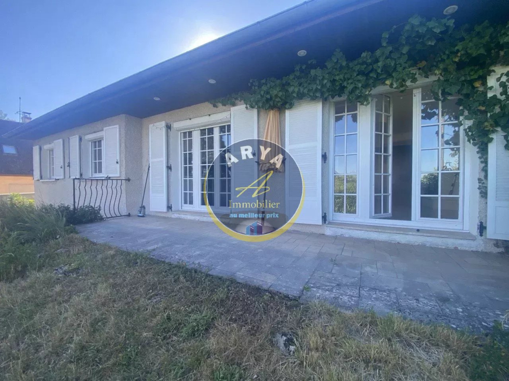 Maison de plain-pied lumineuse et au calme d'une impasse, cinq chambres, sous-sol complet, garage double, beau terrain, ARYA Immobilier, estimation gratuite sous 48h