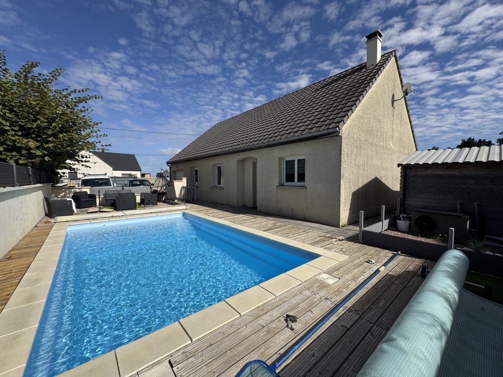 Piscine chauffée Maison de plain-pied avec piscine et garage – Pasques Agence ARYA IMMOBILIER estimation gartuite de vos biens sous 48h maison, appartement, terrain, grange, etc