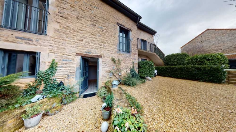 Belle maison en pierre rénovée, au cœur d’une impasse à Fleurey-Sur-Ouche, piscine, grande garage, au calme et confort assuré., Dijon, ARYA Immobilier