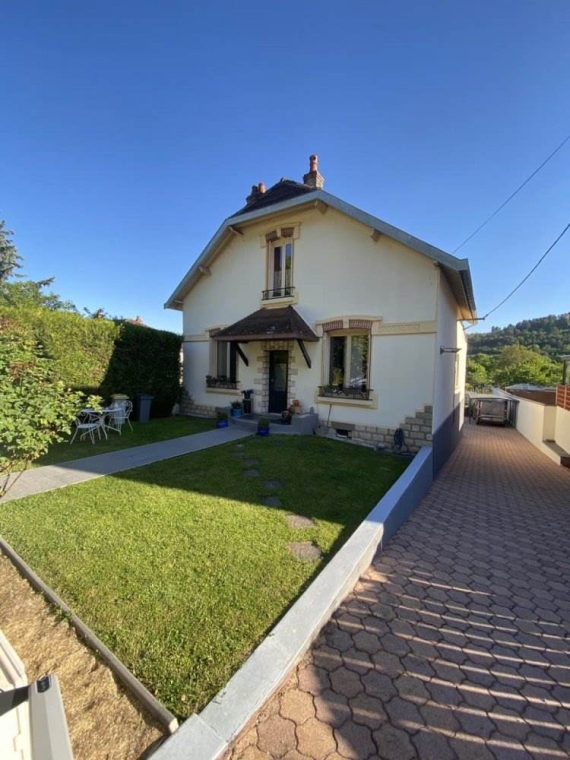 RECEMMENT VENDUE : Belle demeure des années 1940, parfaitement rénovée, avec vue sur les collines, jardin, piscine couverte chauffée à PLOMBIERES-LES-DIJON, Dijon, ARYA Immobilier