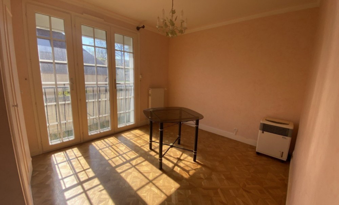 Maison de plain-pied, 6 pièces 130 m², cinq chambres, sous-sol complet, garage double, beau terrain 550 m², au calme d’une impasse, Dijon, Dijon, ARYA Immobilier