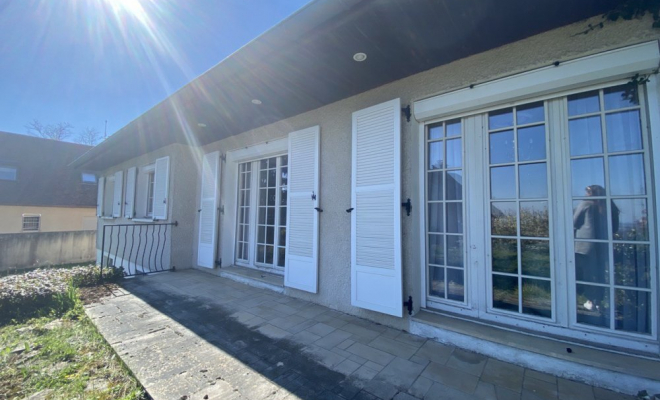 Maison de plain-pied, 6 pièces 130 m², cinq chambres, sous-sol complet, garage double, beau terrain 550 m², au calme d’une impasse, Dijon, Dijon, ARYA Immobilier