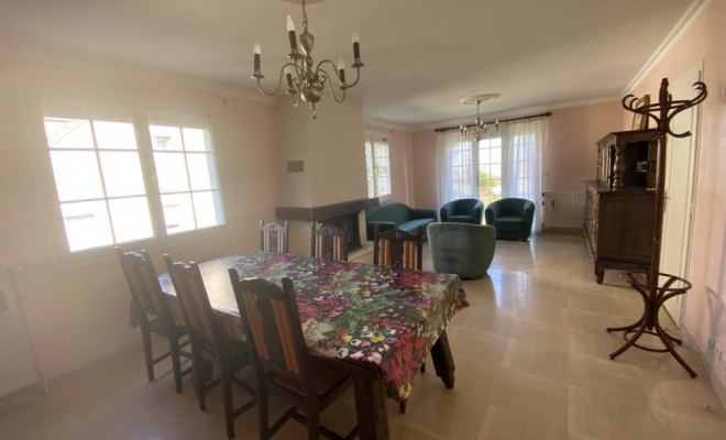 Maison de plain-pied, 6 pièces 130 m², cinq chambres, sous-sol complet, garage double, beau terrain 550 m², au calme d’une impasse, Dijon, Dijon, ARYA Immobilier