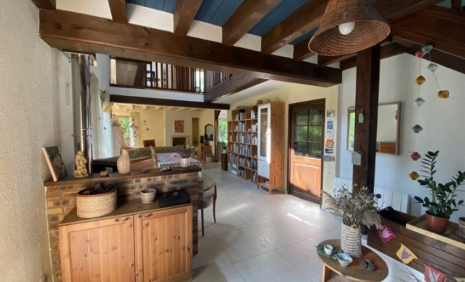 Maison spacieuse avec cinq chambres, au calme à Asnières-Lès-Dijon, terrasses sans vis à vis, jardin arboré et garage, Dijon, ARYA Immobilier