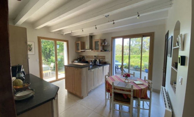 Maison spacieuse avec cinq chambres, au calme à Asnières-Lès-Dijon, terrasses sans vis à vis, jardin arboré et garage, Dijon, ARYA Immobilier