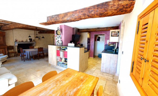 Maison rénovée en pierre à Prenois, au calme avec piscine, garage de 94 m², dépendances sur terrain de 1600 m², Dijon, ARYA Immobilier