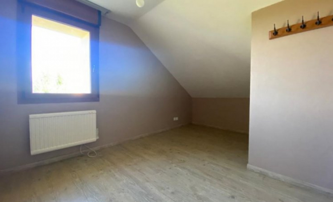 Maison rénovée spacieuse avec jardin, belles terrasses, trois chambres, garage et autres dépendances, Dijon, ARYA Immobilier