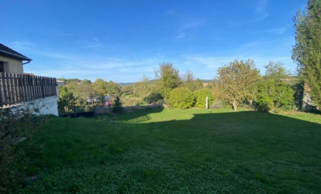 Maison rénovée spacieuse avec jardin, belles terrasses, trois chambres, garage et autres dépendances, Dijon, ARYA Immobilier
