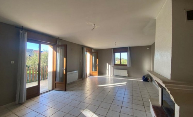 Maison rénovée spacieuse avec jardin, belles terrasses, trois chambres, garage et autres dépendances, Dijon, ARYA Immobilier