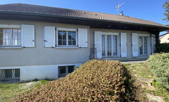 Maison de plain-pied, 6 pièces 130 m², cinq chambres, sous-sol complet, garage double, beau terrain 550 m², au calme d’une impasse, Dijon, Dijon, ARYA Immobilier