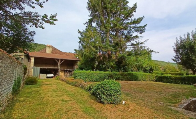 Belle maison de caractère, de beaux volumes, des dépendances, au calme à VEUVEY-SUR-OUCHE, Dijon, ARYA Immobilier