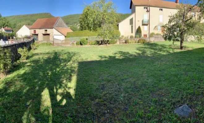 Charmante maison en pierre avec un beau terrain, au calme, Dijon, ARYA Immobilier