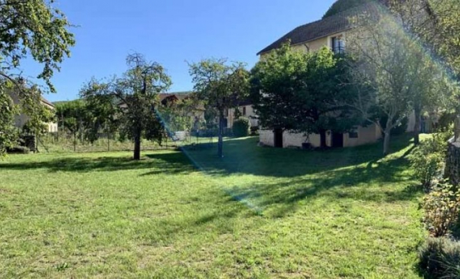 Charmante maison en pierre avec un beau terrain, au calme, Dijon, ARYA Immobilier