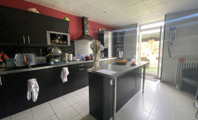 Maison spacieuse à Fleurey-Sur-Ouche, 5 chambres, beau jardin avec piscine, sous-sol, garage et caves, Dijon, ARYA Immobilier