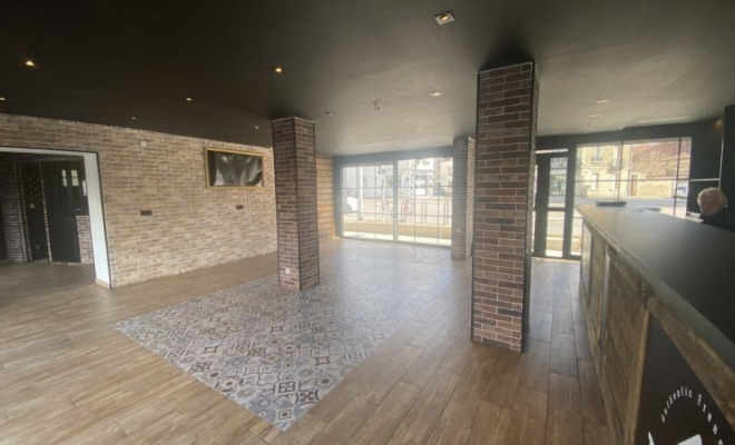 Local commercial de 103 m² proche wilson, avec terrasse, entrepôt cave, 3 stationnements privés., Dijon, ARYA Immobilier