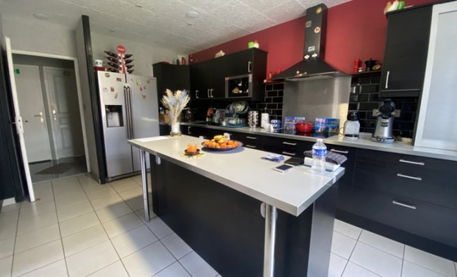 Maison spacieuse à Fleurey-Sur-Ouche, 5 chambres, beau jardin avec piscine, sous-sol, garage et caves, Dijon, ARYA Immobilier