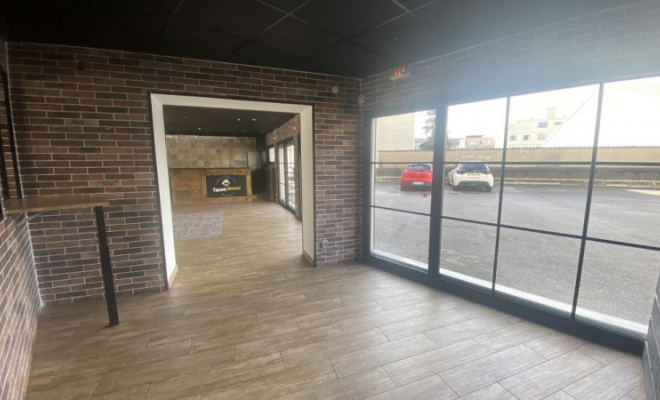 Local commercial de 103 m² proche wilson, avec terrasse, entrepôt cave, 3 stationnements privés., Dijon, ARYA Immobilier