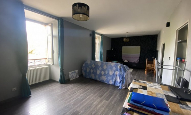 Maison spacieuse à Fleurey-Sur-Ouche, 5 chambres, beau jardin avec piscine, sous-sol, garage et caves, Dijon, ARYA Immobilier