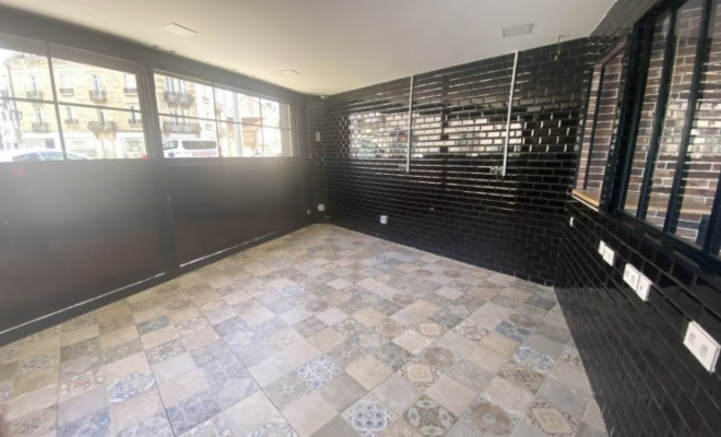 Local commercial de 103 m² proche wilson, avec terrasse, entrepôt cave, 3 stationnements privés., Dijon, ARYA Immobilier