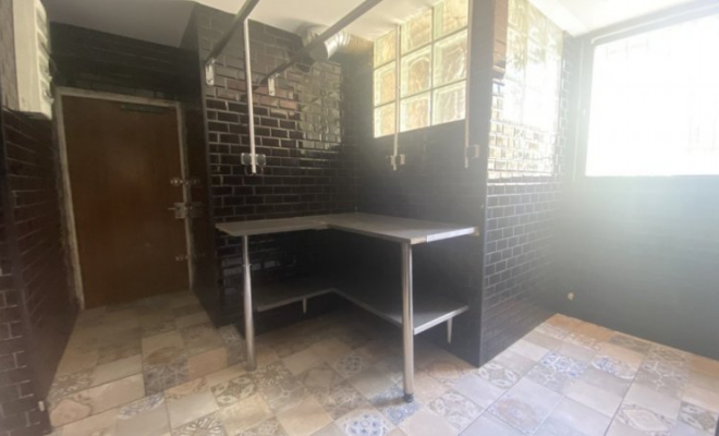 Local commercial de 103 m² proche wilson, avec terrasse, entrepôt cave, 3 stationnements privés., Dijon, ARYA Immobilier