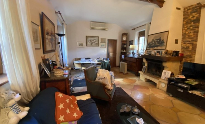 Maison en pierre située sur terrain plat arboré de 1036 m² et dépendances à SAINT-VICTOR-SUR-OUCHE, Dijon, ARYA Immobilier