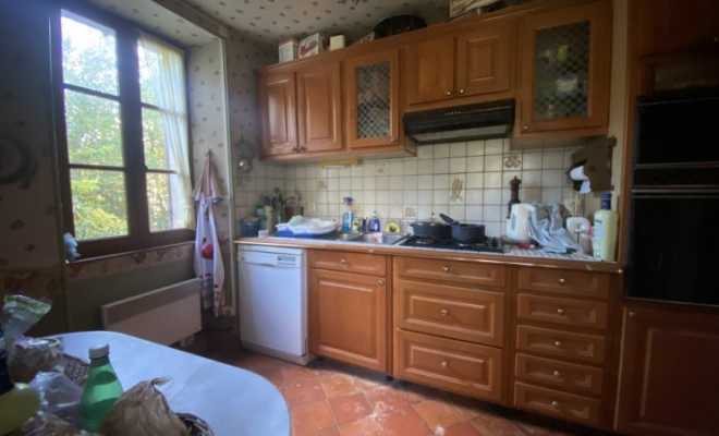 Maison en pierre située sur terrain plat arboré de 1036 m² et dépendances à SAINT-VICTOR-SUR-OUCHE, Dijon, ARYA Immobilier