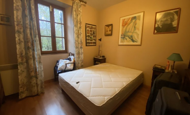 Maison en pierre située sur terrain plat arboré de 1036 m² et dépendances à SAINT-VICTOR-SUR-OUCHE, Dijon, ARYA Immobilier