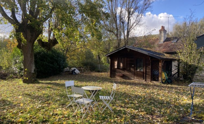 Maison en pierre située sur terrain plat arboré de 1036 m² et dépendances à SAINT-VICTOR-SUR-OUCHE, Dijon, ARYA Immobilier