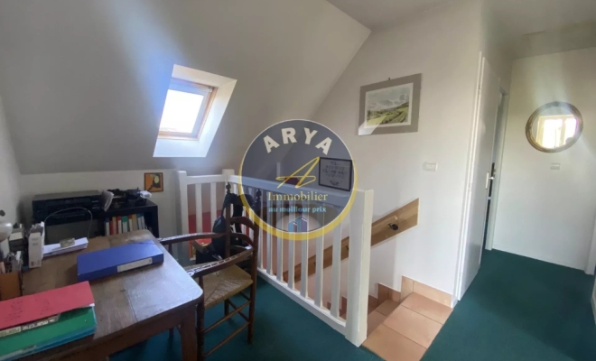 Maison avec belle vue à Gergueil, 4 chambres, grand terrain et sous-sol complet, ARYA Immobilier, estimation gratuite sous 48 h