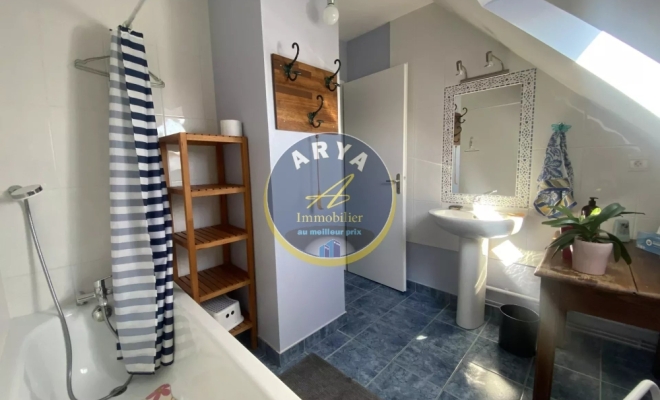 Maison avec belle vue à Gergueil, 4 chambres, grand terrain et sous-sol complet, ARYA Immobilier, estimation gratuite sous 48 h