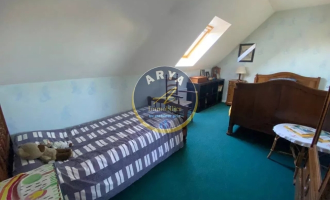 Maison avec belle vue à Gergueil, 4 chambres, grand terrain et sous-sol complet, ARYA Immobilier, estimation gratuite sous 48 h