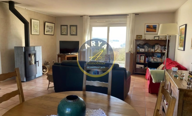Maison avec belle vue à Gergueil, 4 chambres, grand terrain et sous-sol complet, ARYA Immobilier, estimation gratuite sous 48 h