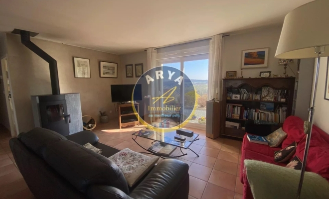 Maison avec belle vue à Gergueil, 4 chambres, grand terrain et sous-sol complet, ARYA Immobilier, estimation gratuite sous 48 h