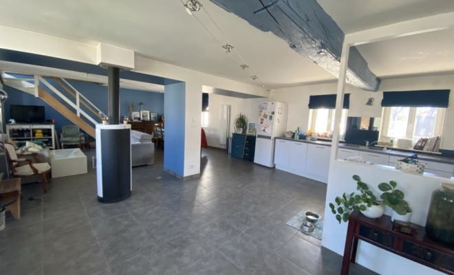 Belle maison 163 m2 en pierre alliant charme et modernité, quatre chambres, grand garage, beau terrain clos de 930m2, à Lantenay, ARYA IMMOBILIER, estimation gratuite sous 48h