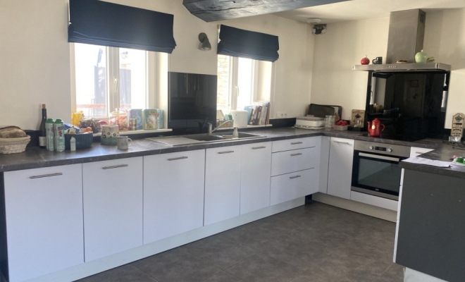 Belle maison 163 m2 en pierre alliant charme et modernité, quatre chambres, grand garage, beau terrain clos de 930m2, à Lantenay, ARYA IMMOBILIER, estimation gratuite sous 48h
