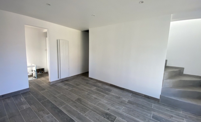 Belle maison 163 m2 en pierre alliant charme et modernité, quatre chambres, grand garage, beau terrain clos de 930m2, à Lantenay, ARYA IMMOBILIER, estimation gratuite sous 48h