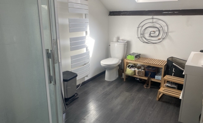 Belle maison 163 m2 en pierre alliant charme et modernité, quatre chambres, grand garage, beau terrain clos de 930m2, à Lantenay, ARYA IMMOBILIER, estimation gratuite sous 48h
