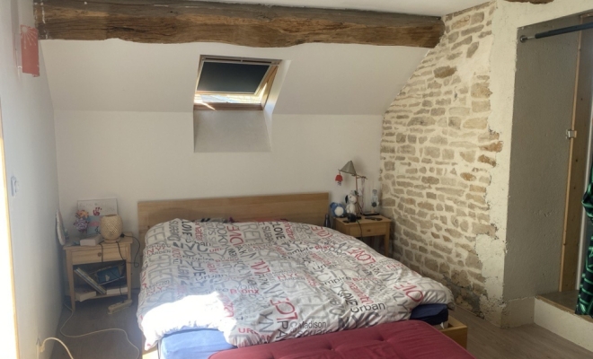 Belle maison 163 m2 en pierre alliant charme et modernité, quatre chambres, grand garage, beau terrain clos de 930m2, à Lantenay, ARYA IMMOBILIER, estimation gratuite sous 48h