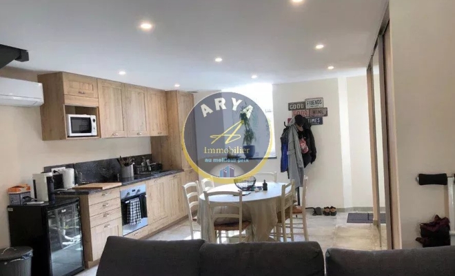 Ensemble immobilier 130 m2 dont 110 m2 habitable situé à Fleurey-sur-Ouche, entièrement rénové, composé d’une maison de village et d’un appartement, vendu loué, ARYA IMMOBILIER, estimation gratuite sous 48h